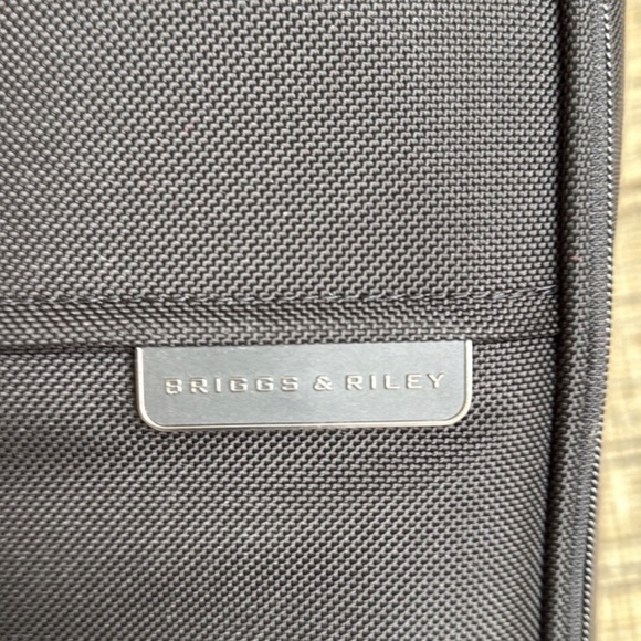 Briggs & Riley 22" Carry-On Upright Garment Bag - Picture 8 of 11